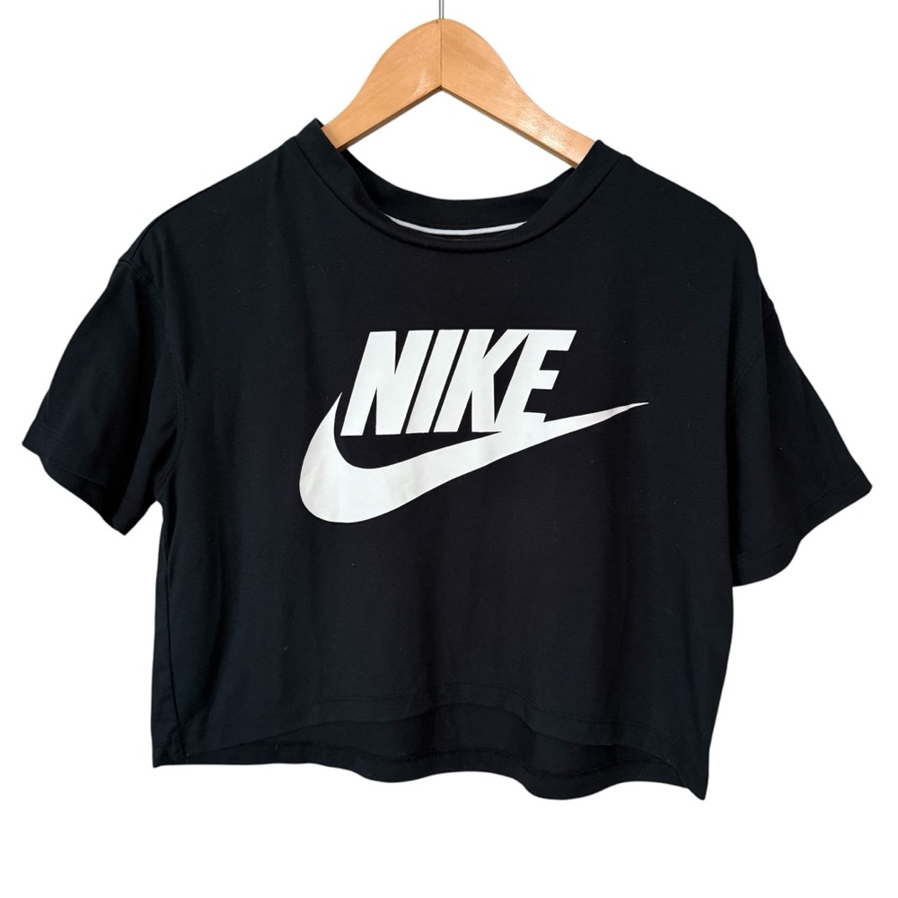 Nike Women's Core Essential Crop Top